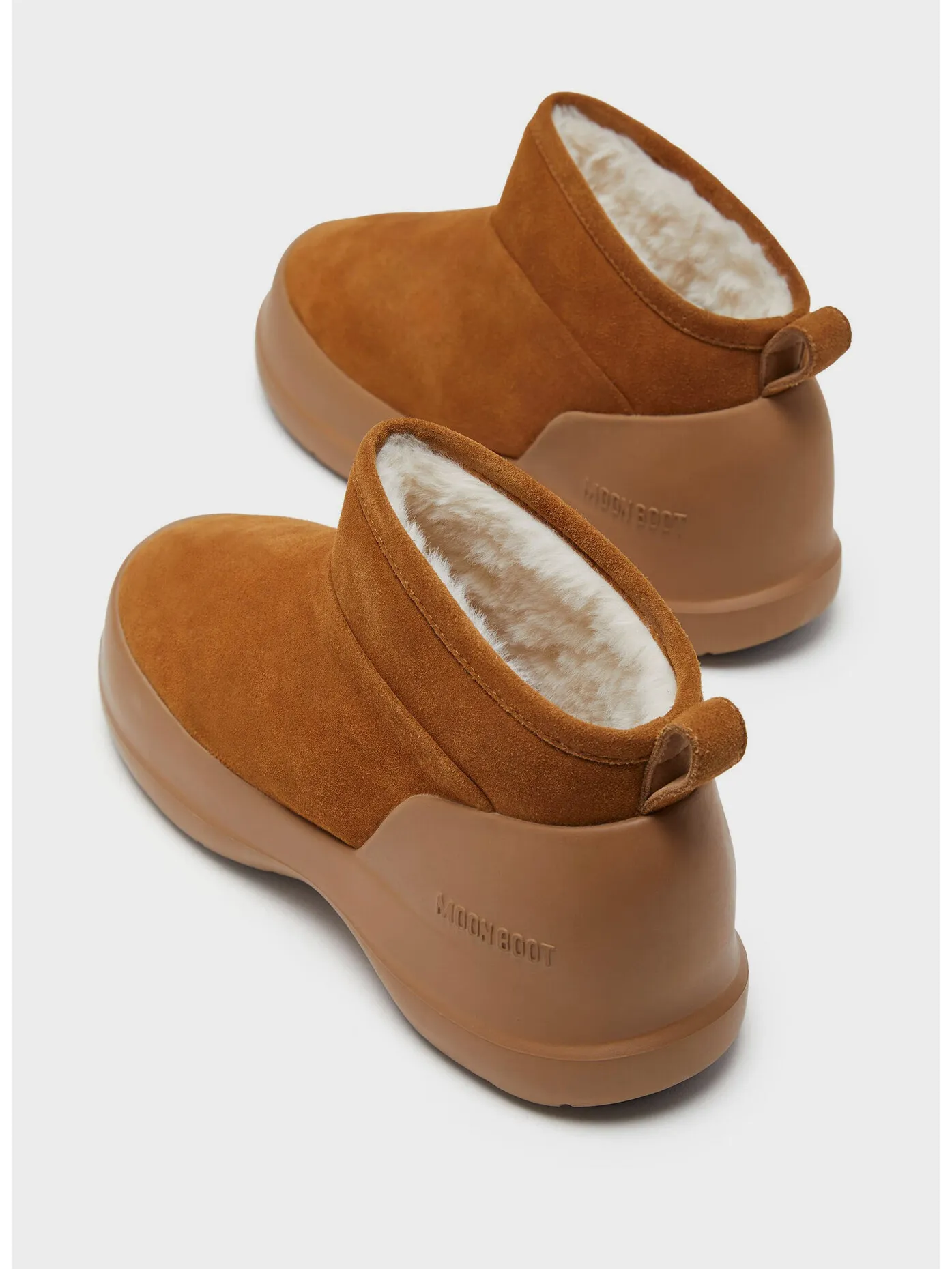     -MOON BOOT.    -STIVALE LUNA LOW IN PELLE SCAMOSCIATA-