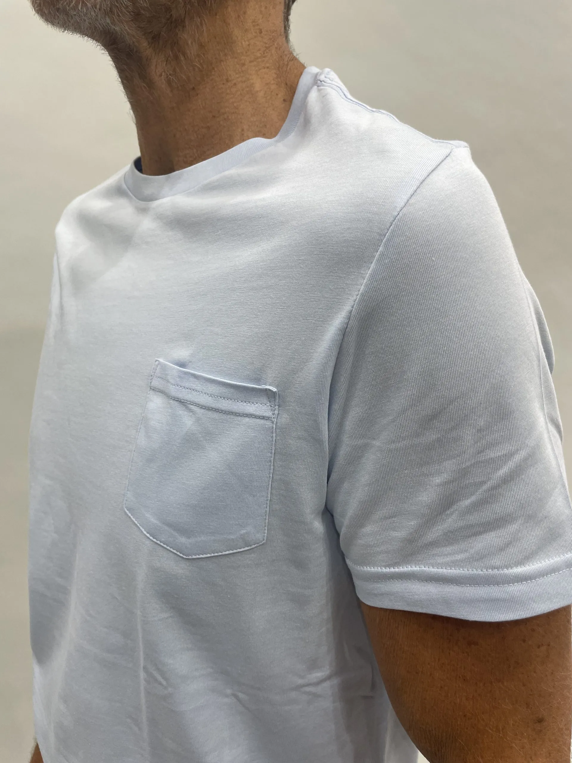 40 WEFT T-shirt basic con taschino e ricamo c.