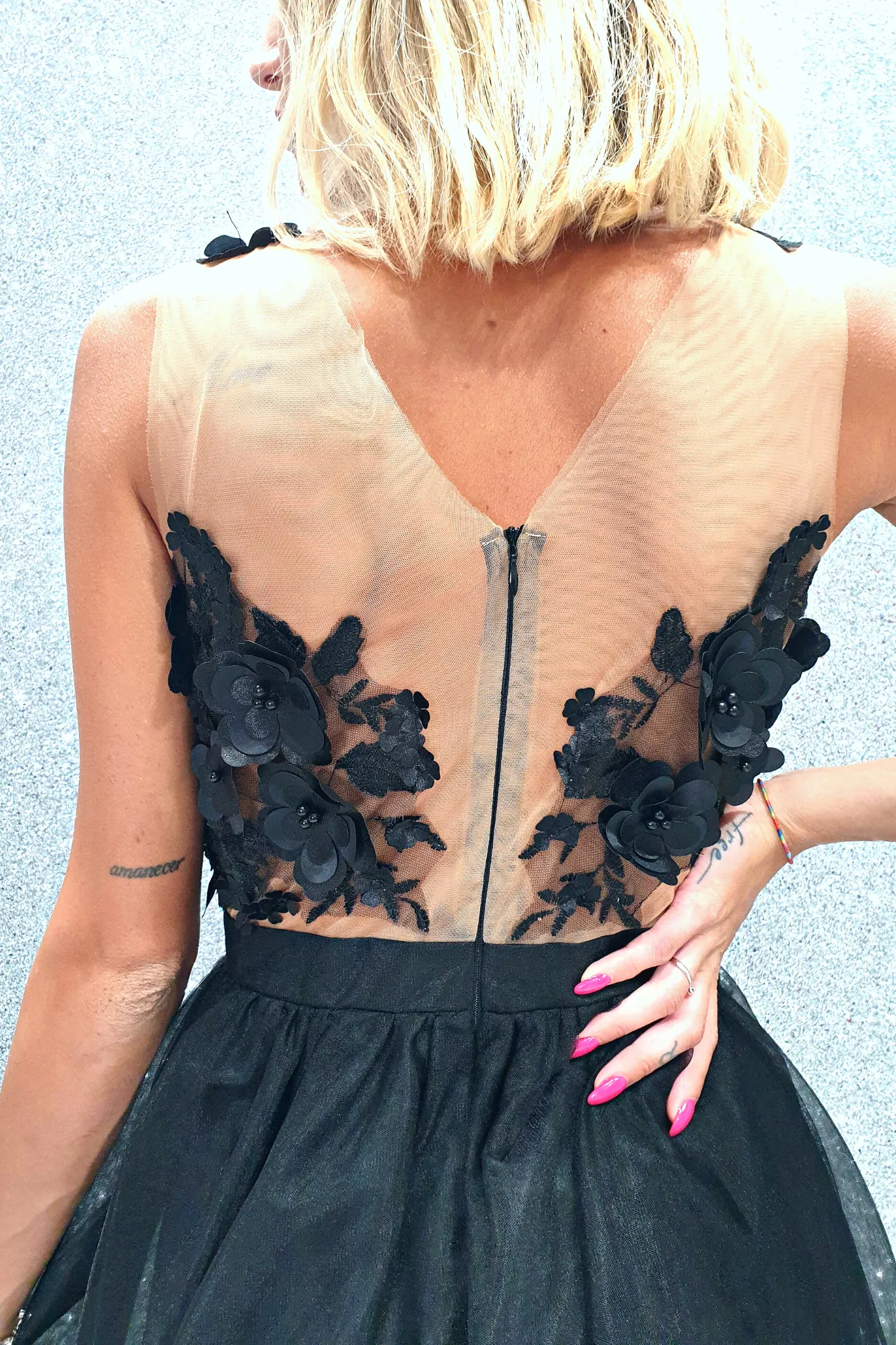 Abito lungo nero Axa gonna con spacco in tulle e corpetto a fiori 3D