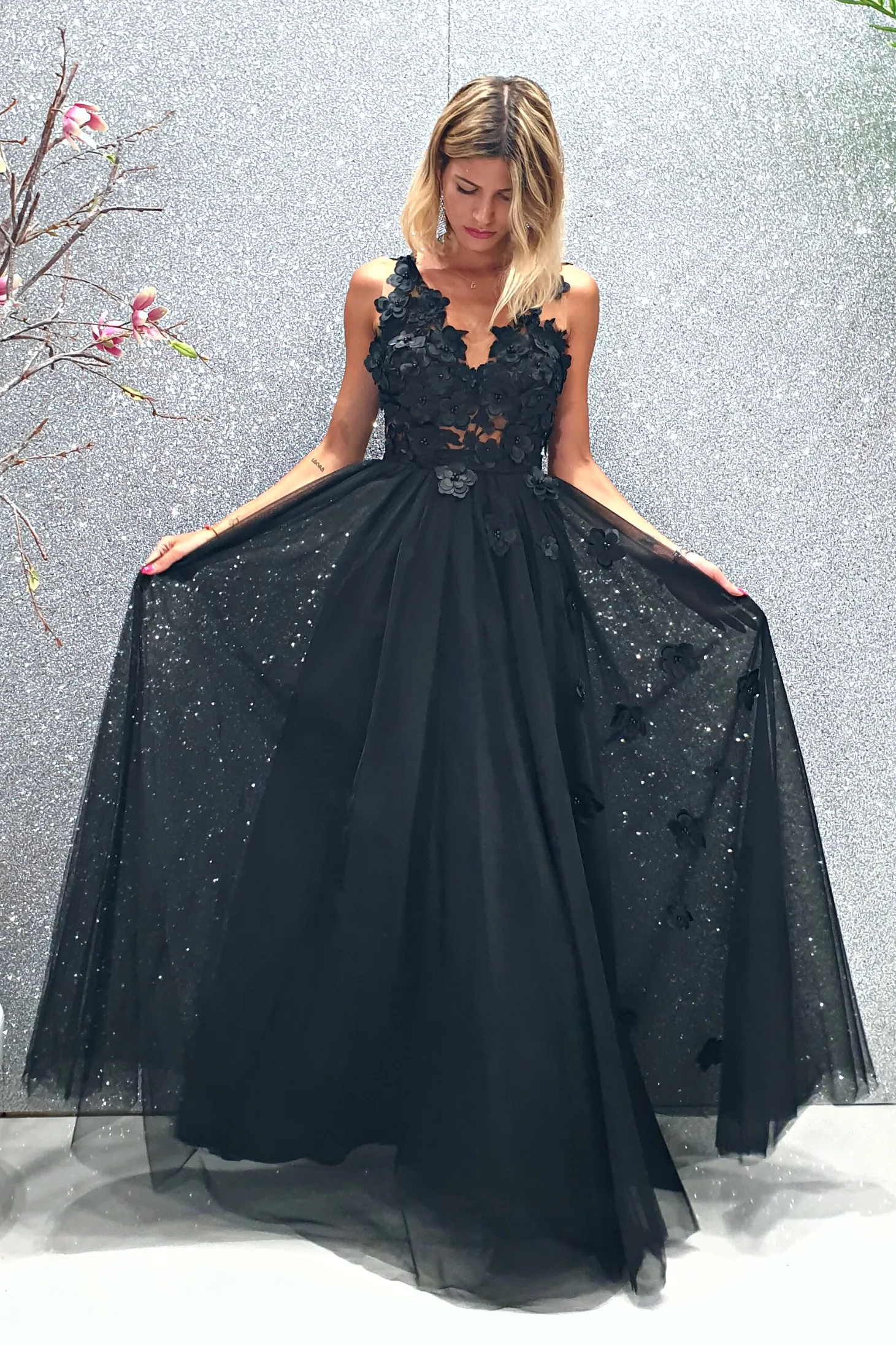 Abito lungo nero Axa gonna con spacco in tulle e corpetto a fiori 3D