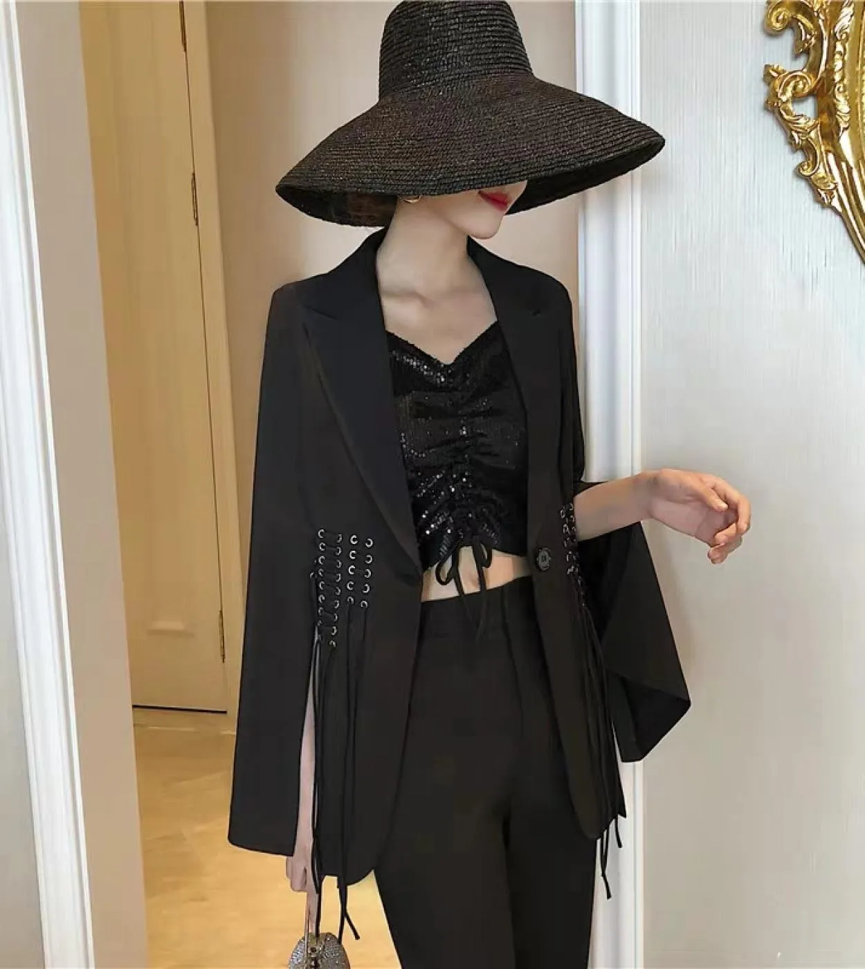 Blazer con punte pendenti con nappe Blazer nero con nappe Blazer da donna con nappe alte da donna