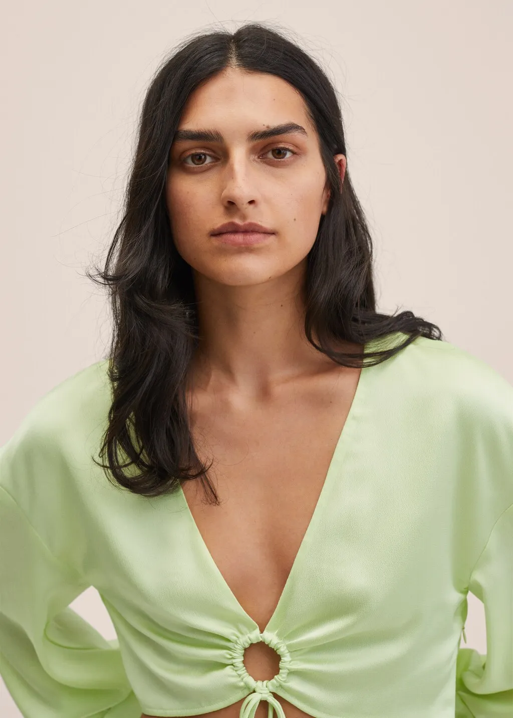Blusa crop satinata