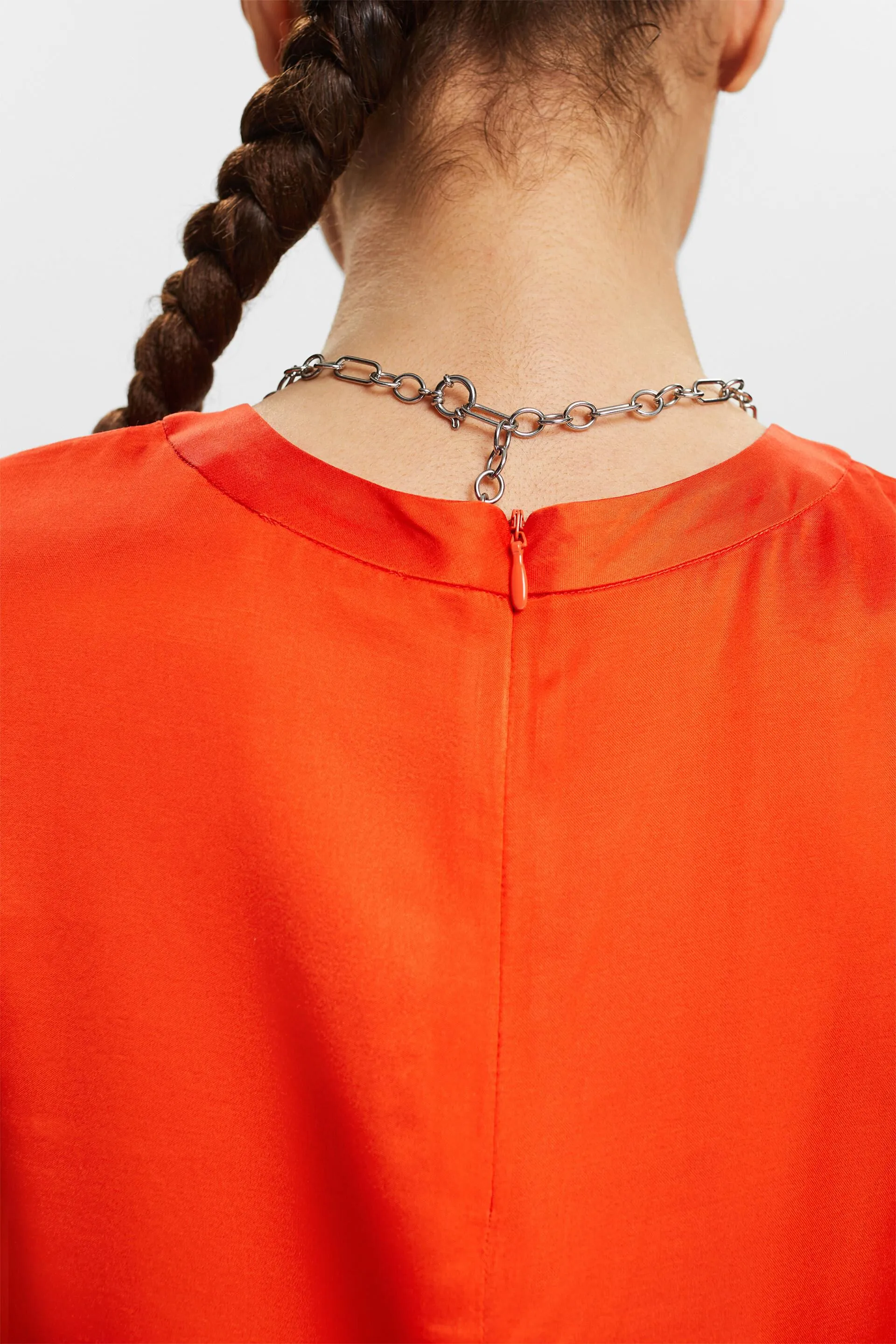 Blusa in raso senza maniche