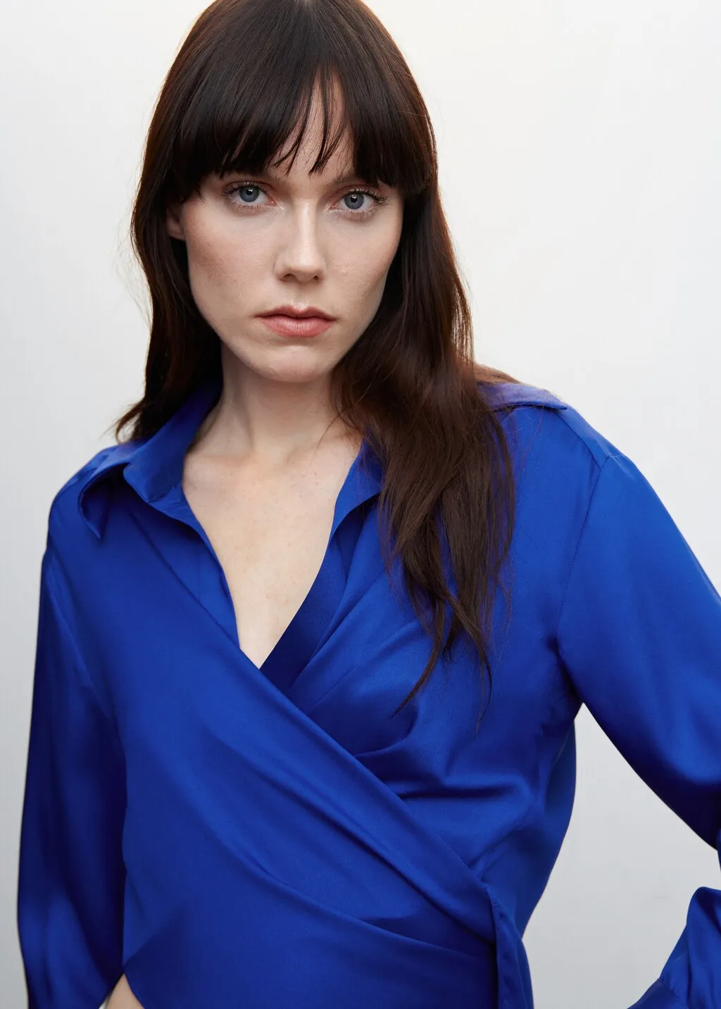 Blusa incrociata satinata