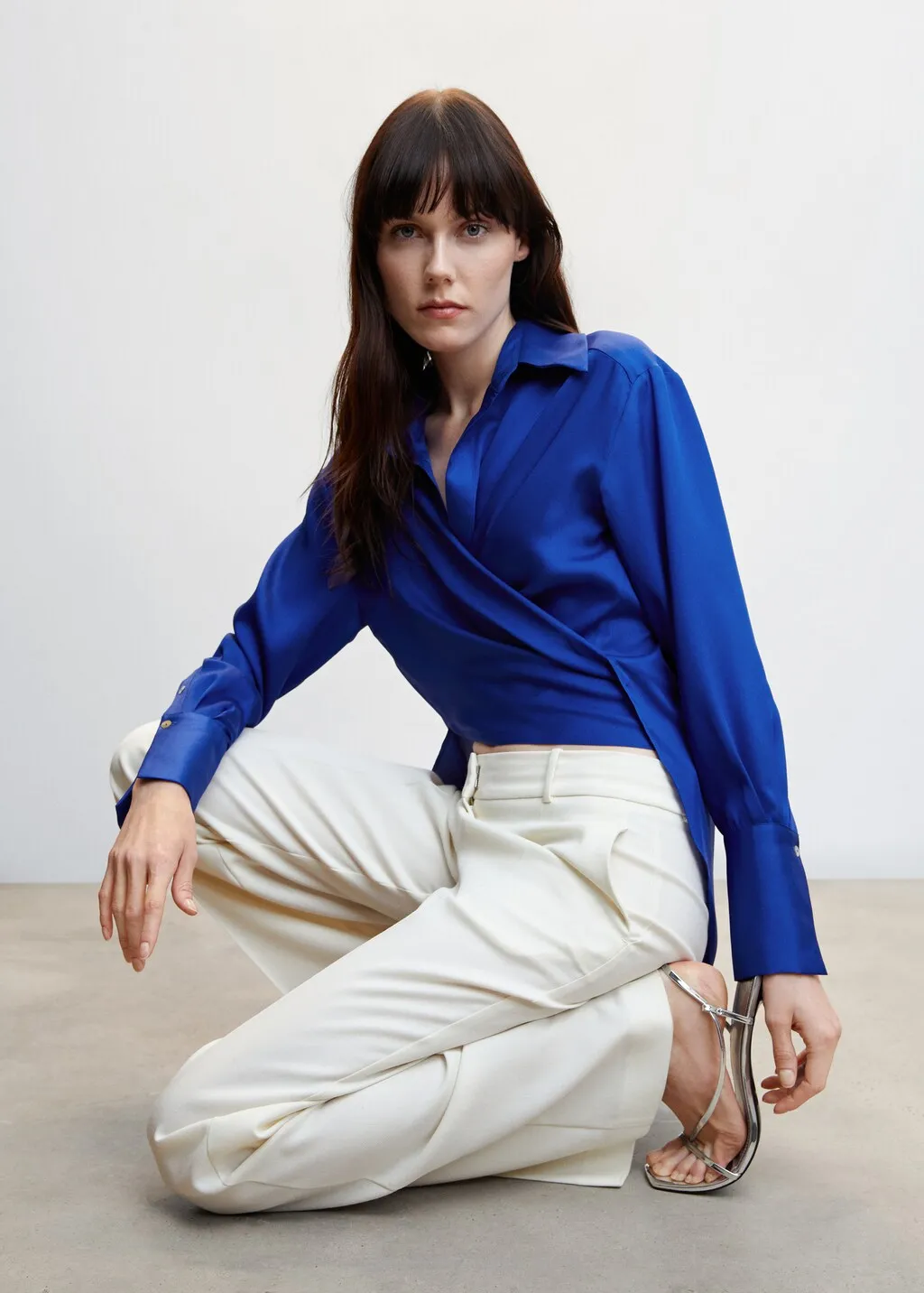 Blusa incrociata satinata