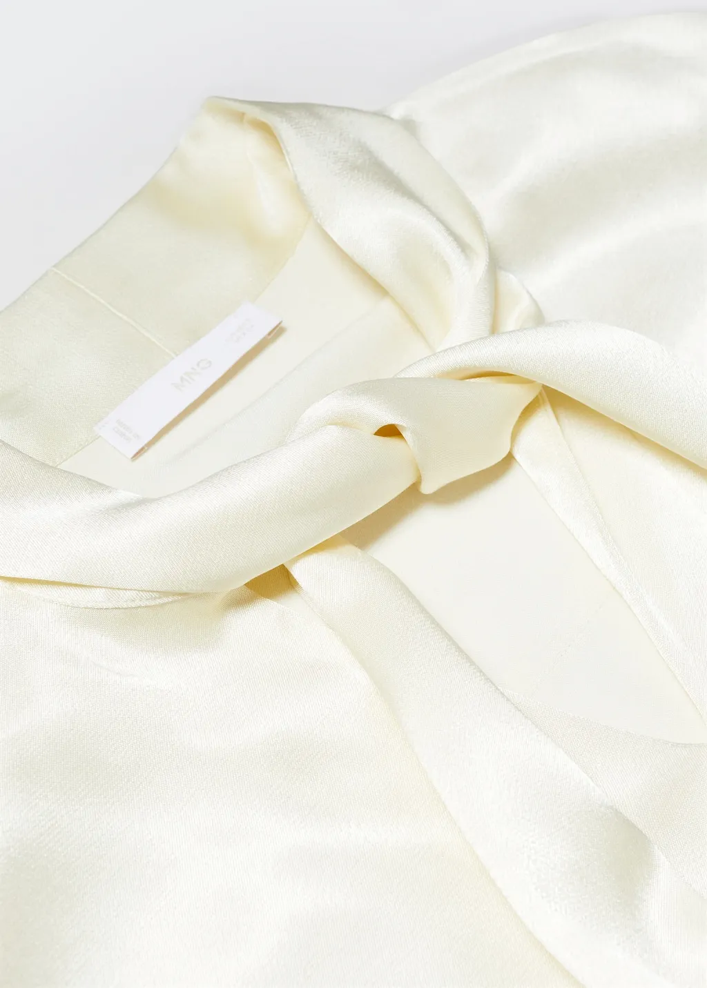 Blusa satinata fiocco collo