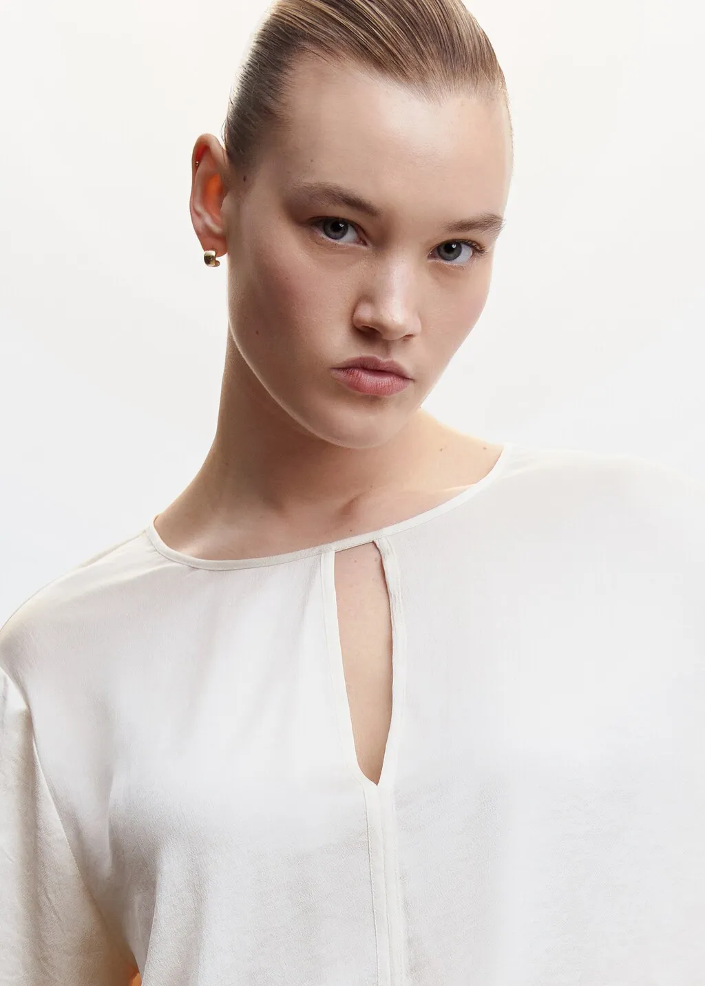 Blusa satinata spacco