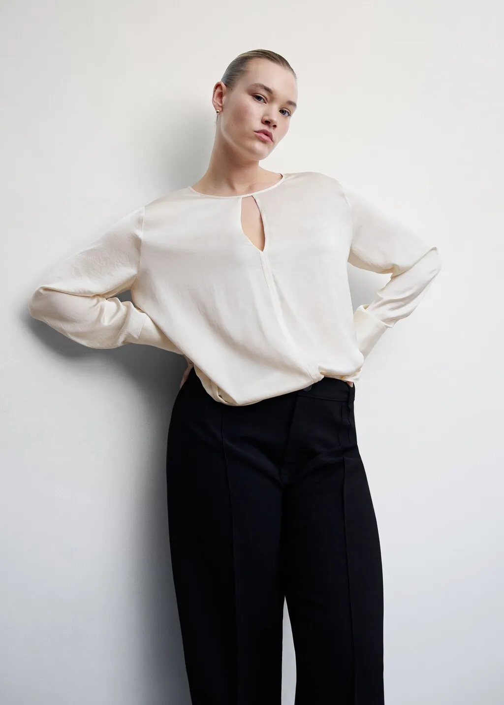 Blusa satinata spacco