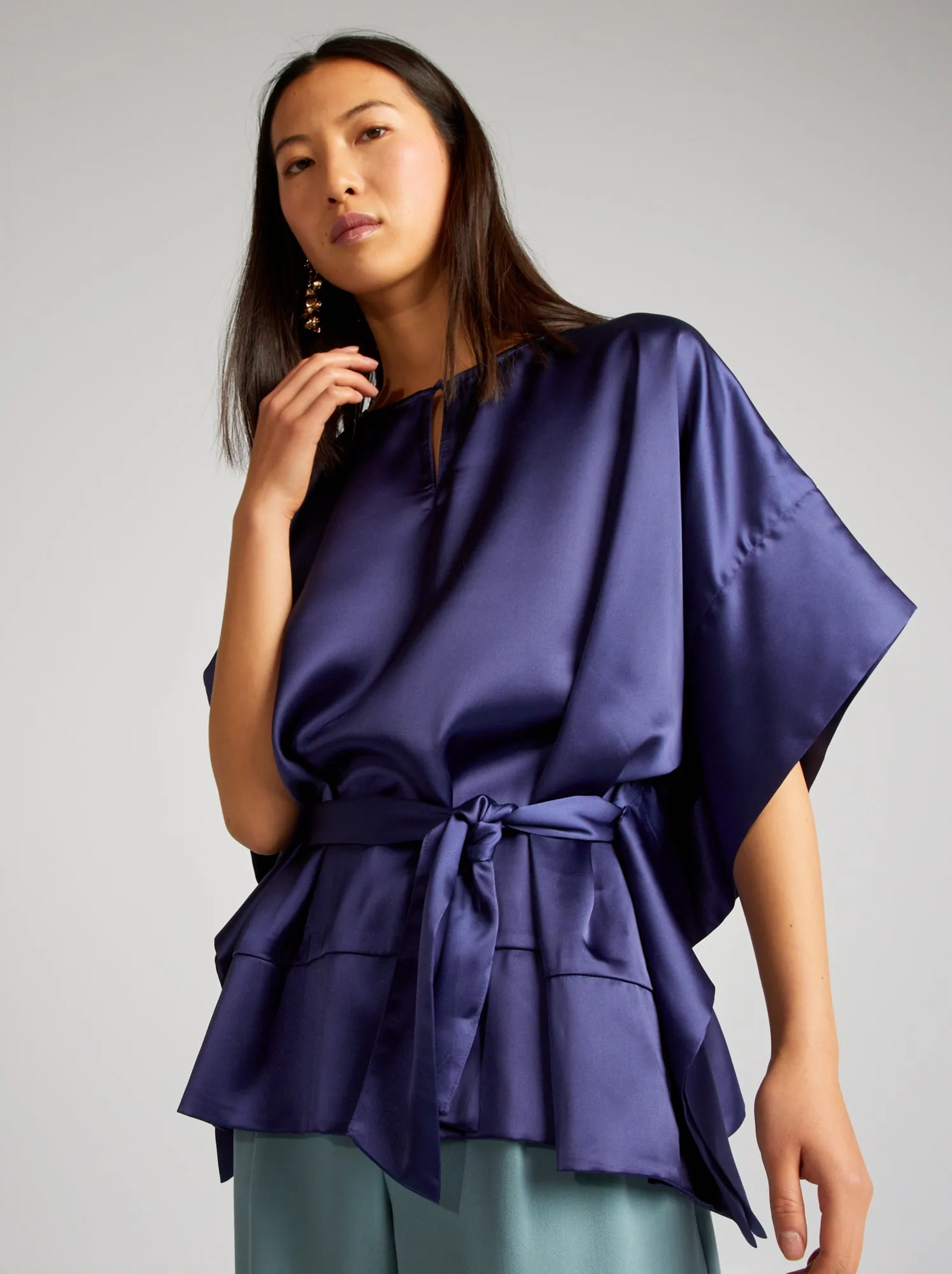 Blusa senza maniche tinta unita e satinata - BLU