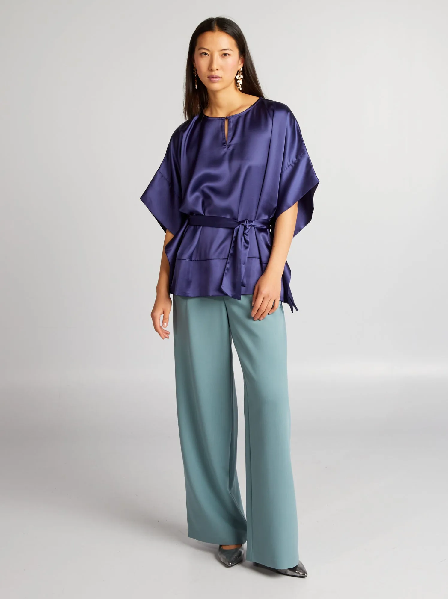 Blusa senza maniche tinta unita e satinata - BLU