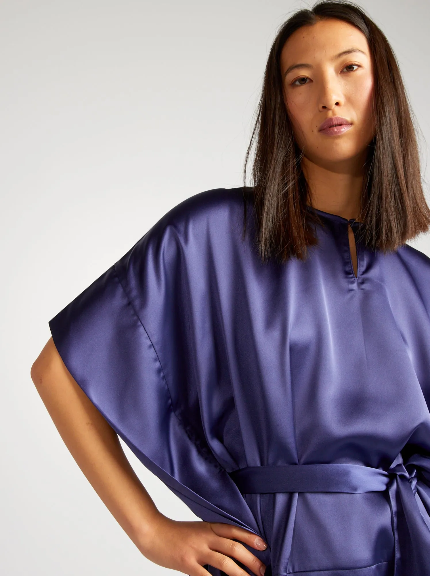 Blusa senza maniche tinta unita e satinata - BLU