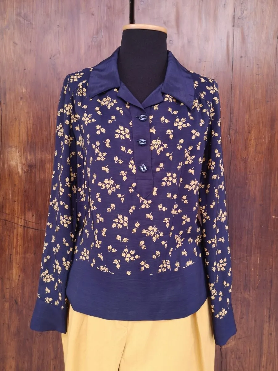 Camicia a polo in seta blu fiori gialli