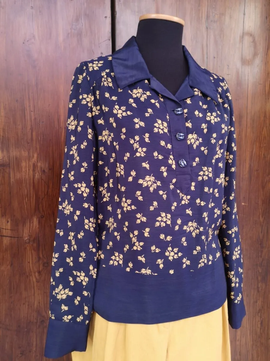 Camicia a polo in seta blu fiori gialli