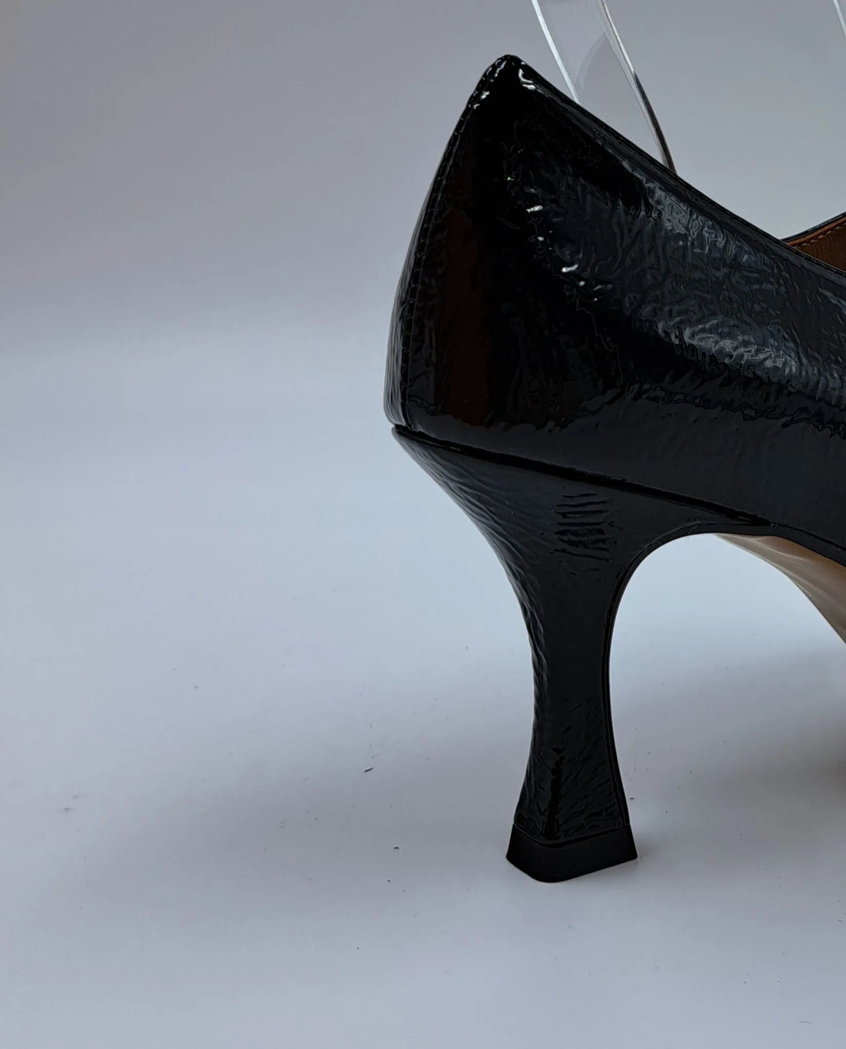 DECOLLETE FIBBIA COLLO NERO