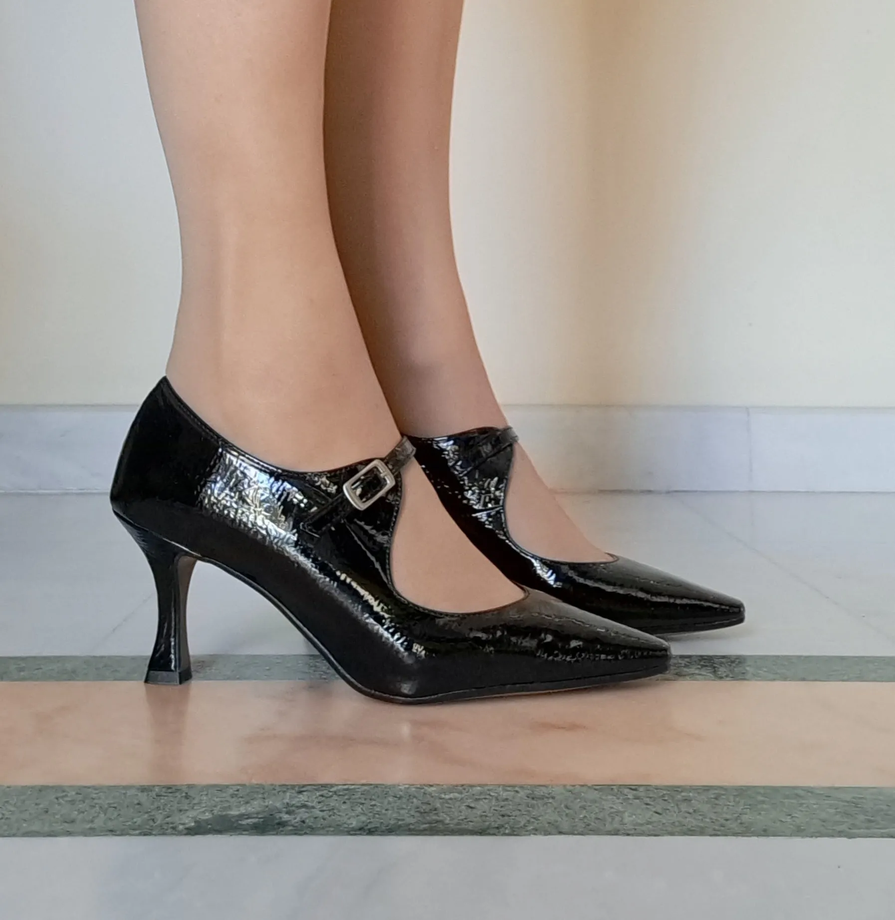DECOLLETE FIBBIA COLLO NERO