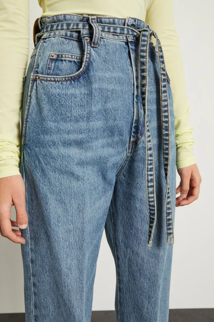 Jeans morbido con cintura