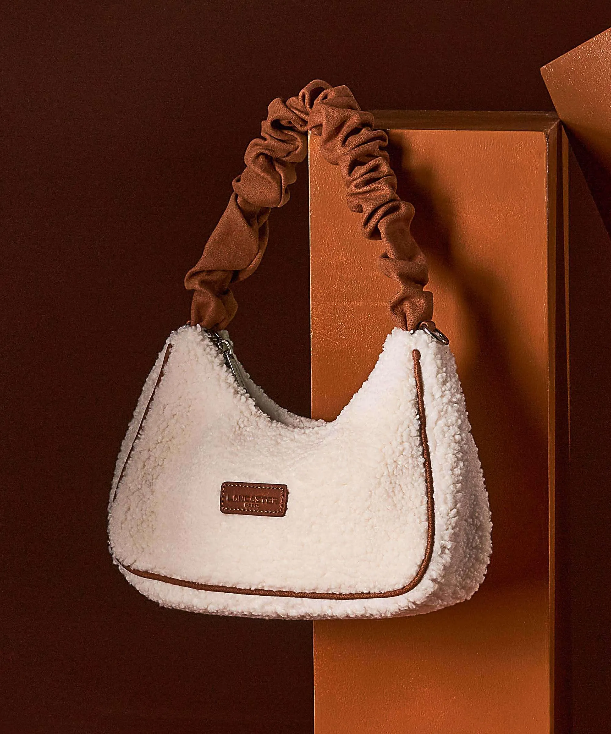  Lancaster Polaire Chouchou Borsa a spalla eco-pelliccia avorio  