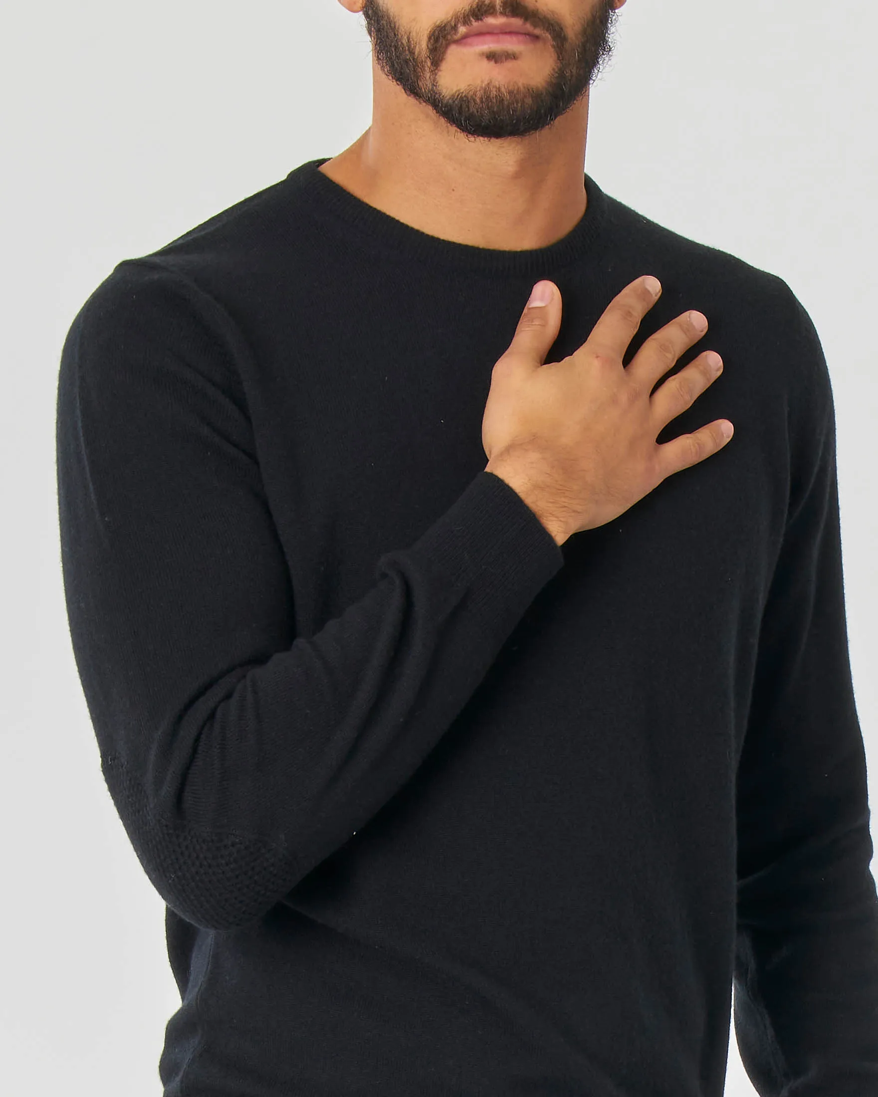 Maglia nera girocollo in lana cachemire e seta