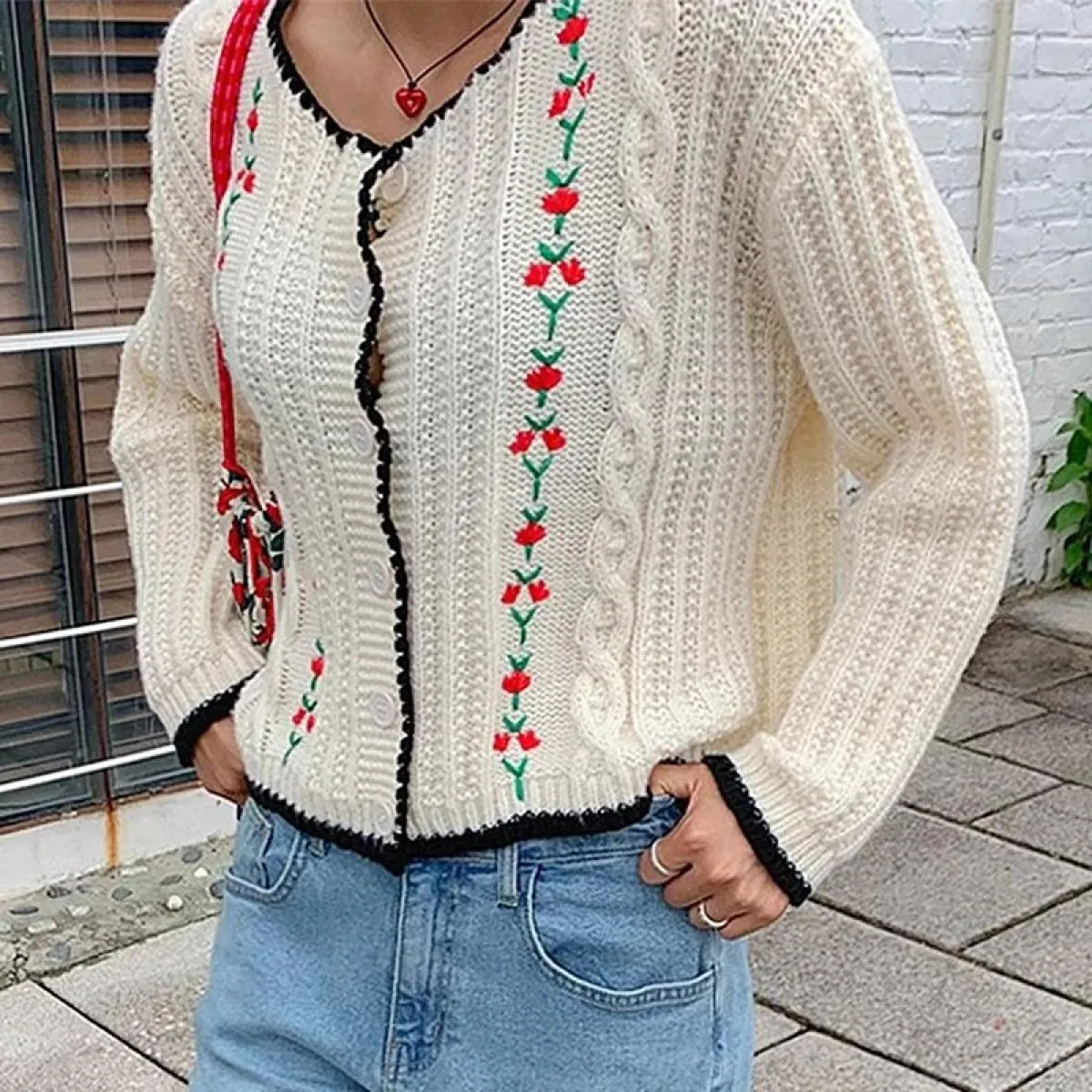 Maglioni da donna Temperamento autunnale Girocollo Bordi di colore a contrasto Maglieria ampia con ricamo a maniche lunghe Chic