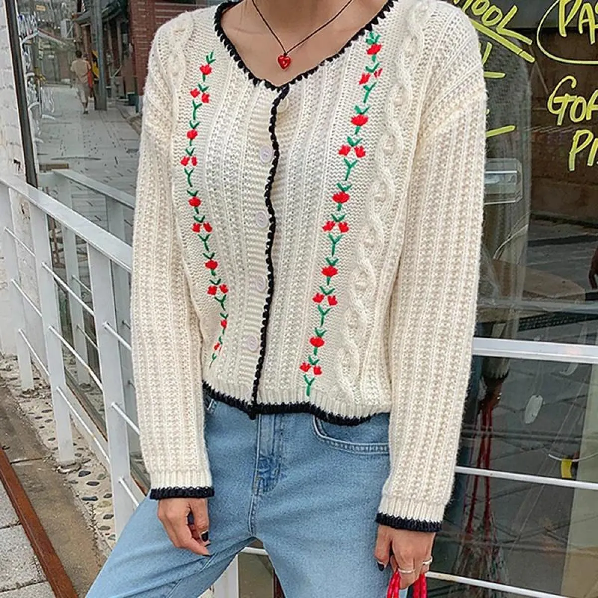 Maglioni da donna Temperamento autunnale Girocollo Bordi di colore a contrasto Maglieria ampia con ricamo a maniche lunghe Chic