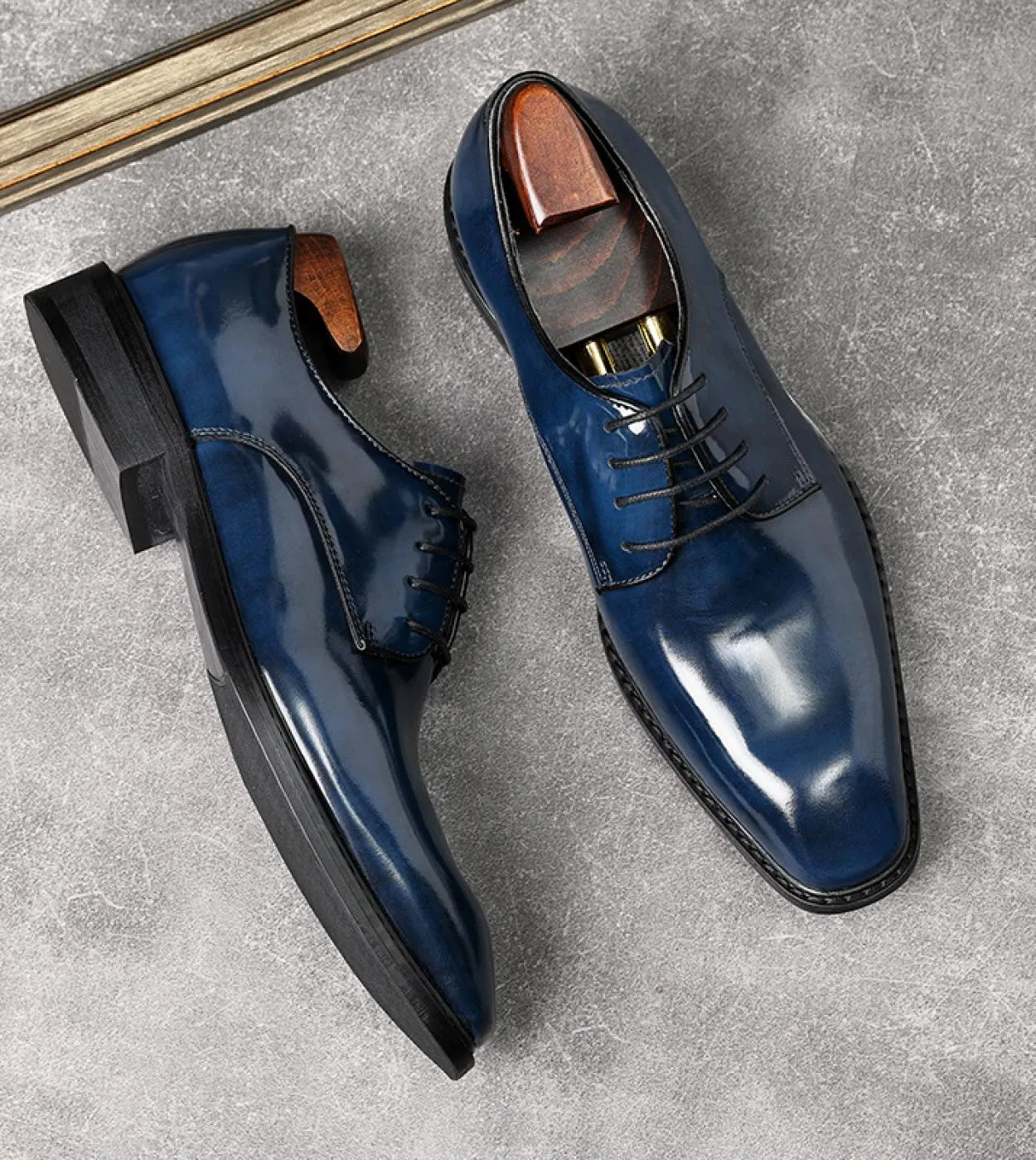 Nuove scarpe formali da uomo in pelle verniciata Luxury Genuine Leather 2023 Summer British Trend Designer Man Wedding Business