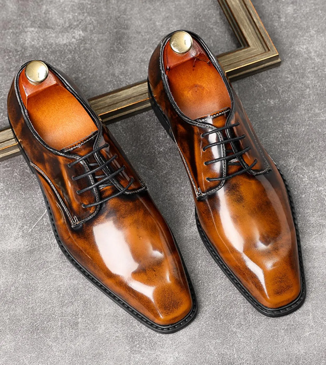 Nuove scarpe formali da uomo in pelle verniciata Luxury Genuine Leather 2023 Summer British Trend Designer Man Wedding Business