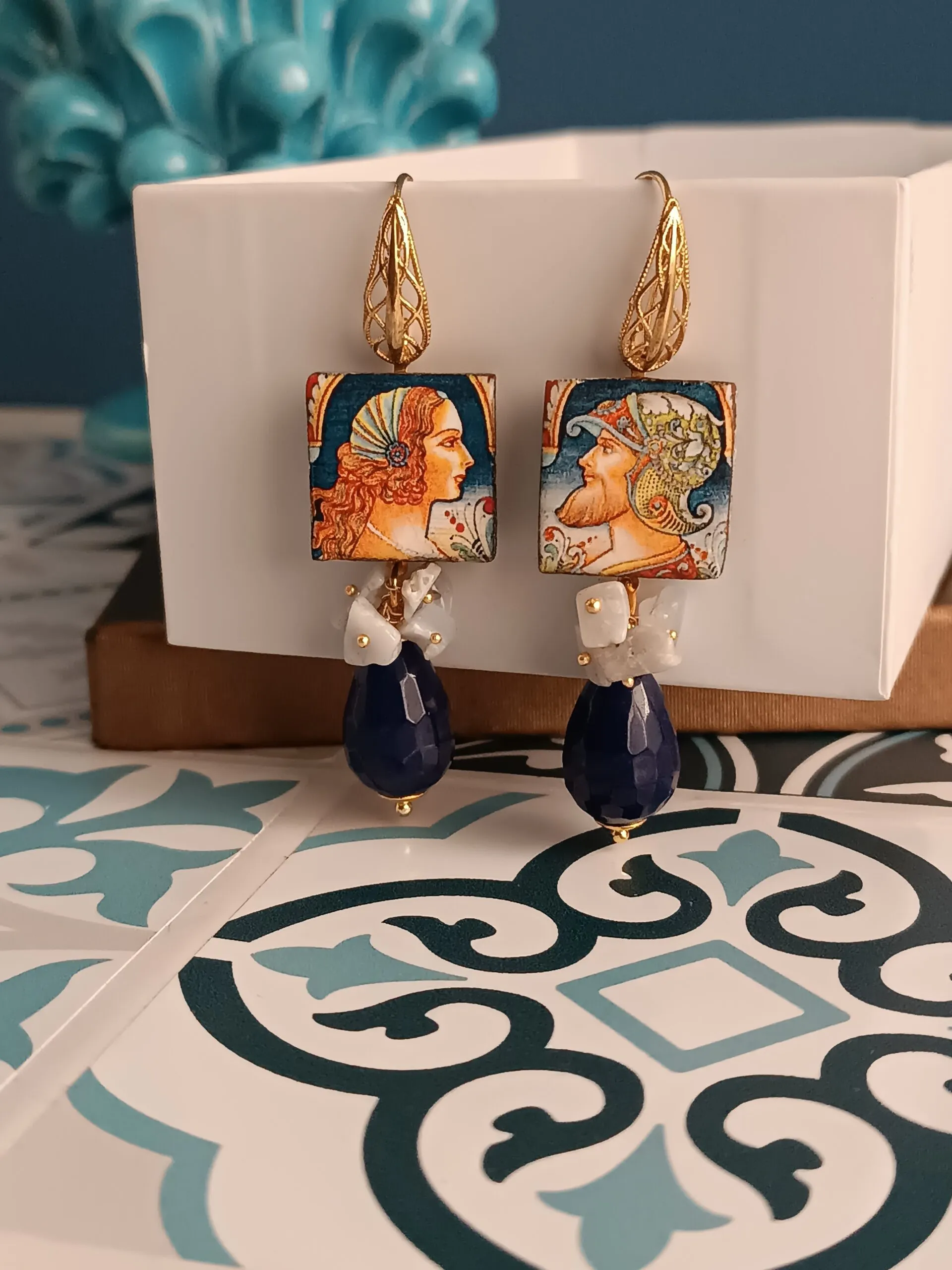 Orecchini Siciliani con Mattonelle in Ceramica di Caltagirone e Agata Blu