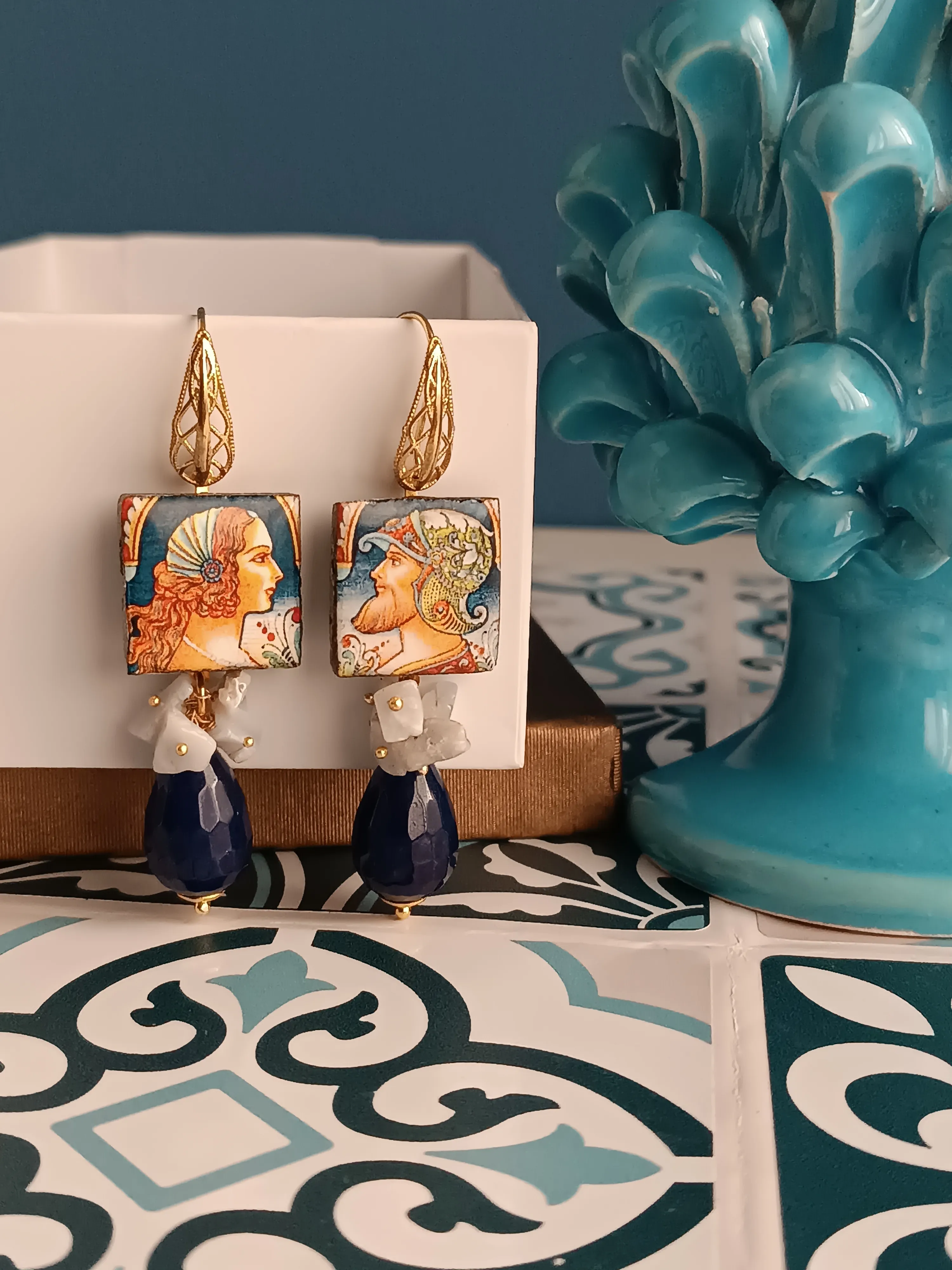 Orecchini Siciliani con Mattonelle in Ceramica di Caltagirone e Agata Blu