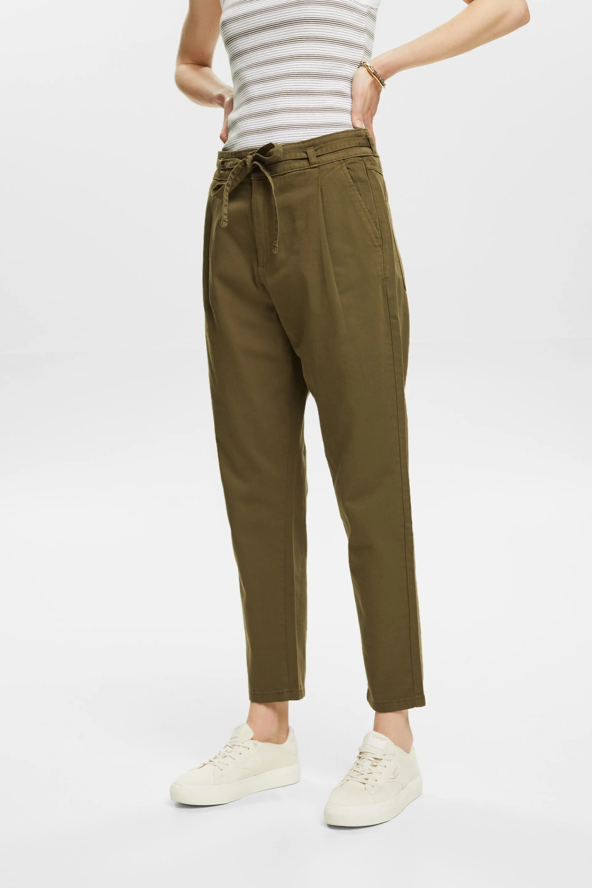 Pantaloni con pieghe in vita e cintura, cotone Pima