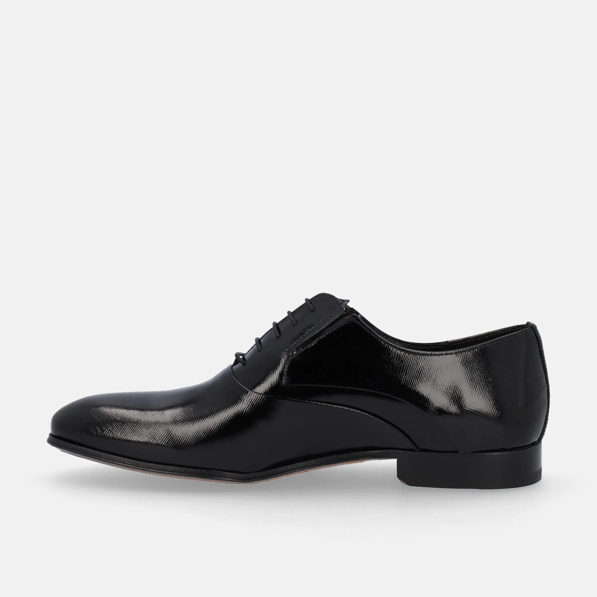 Scarpa stringata in pelle lucida