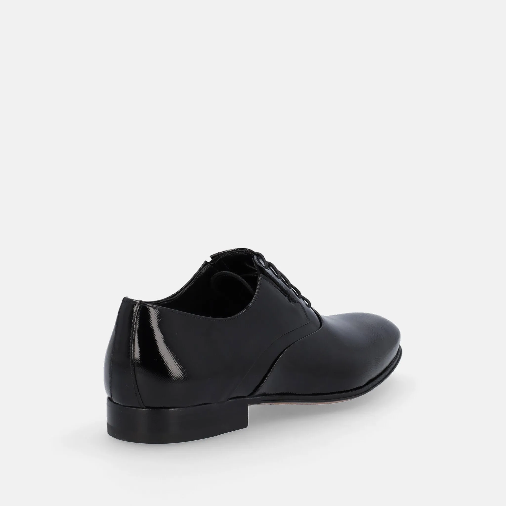 Scarpa stringata in pelle lucida