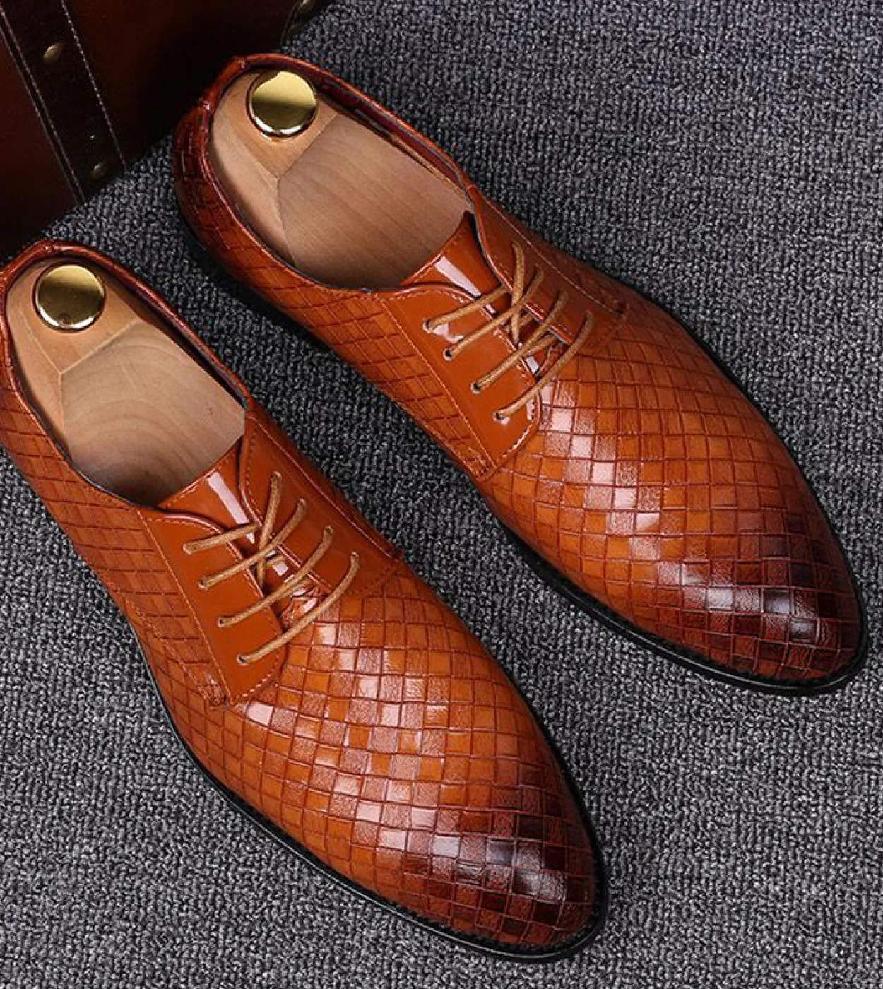 Scarpe da uomo rosse da sposa in pelle Scarpe eleganti da uomo nere rosse 2023 Pelle formale