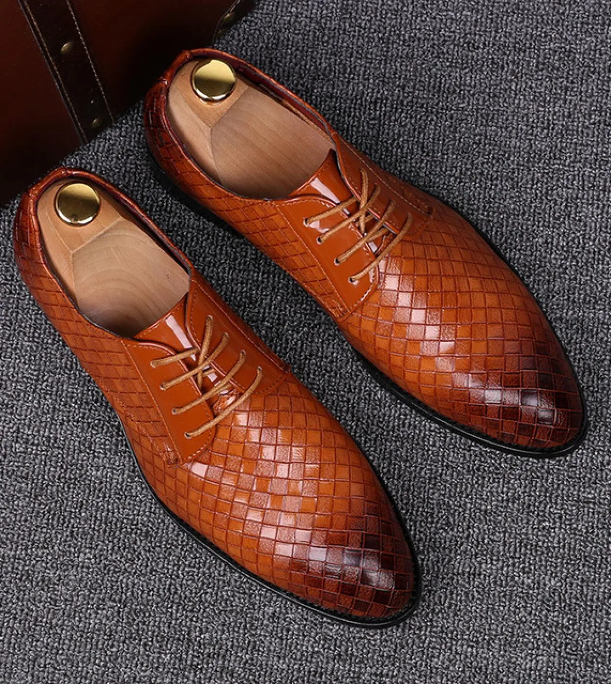 Scarpe da uomo rosse da sposa in pelle Scarpe eleganti da uomo nere rosse 2023 Pelle formale