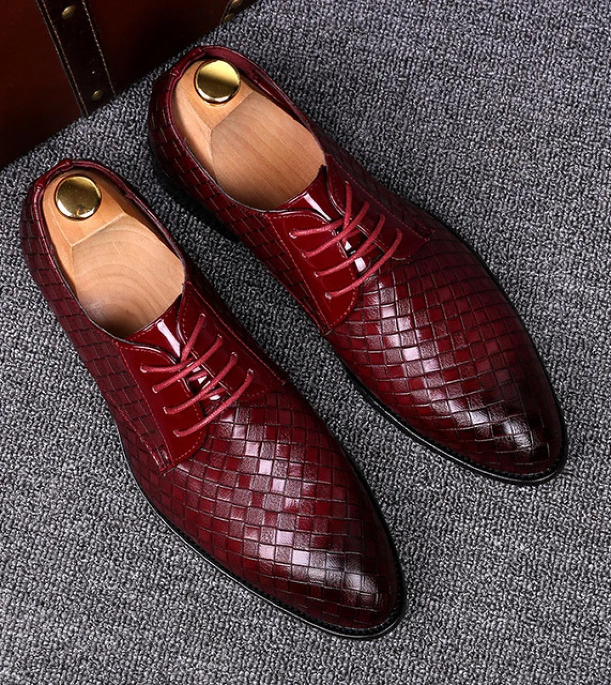 Scarpe da uomo rosse da sposa in pelle Scarpe eleganti da uomo nere rosse 2023 Pelle formale