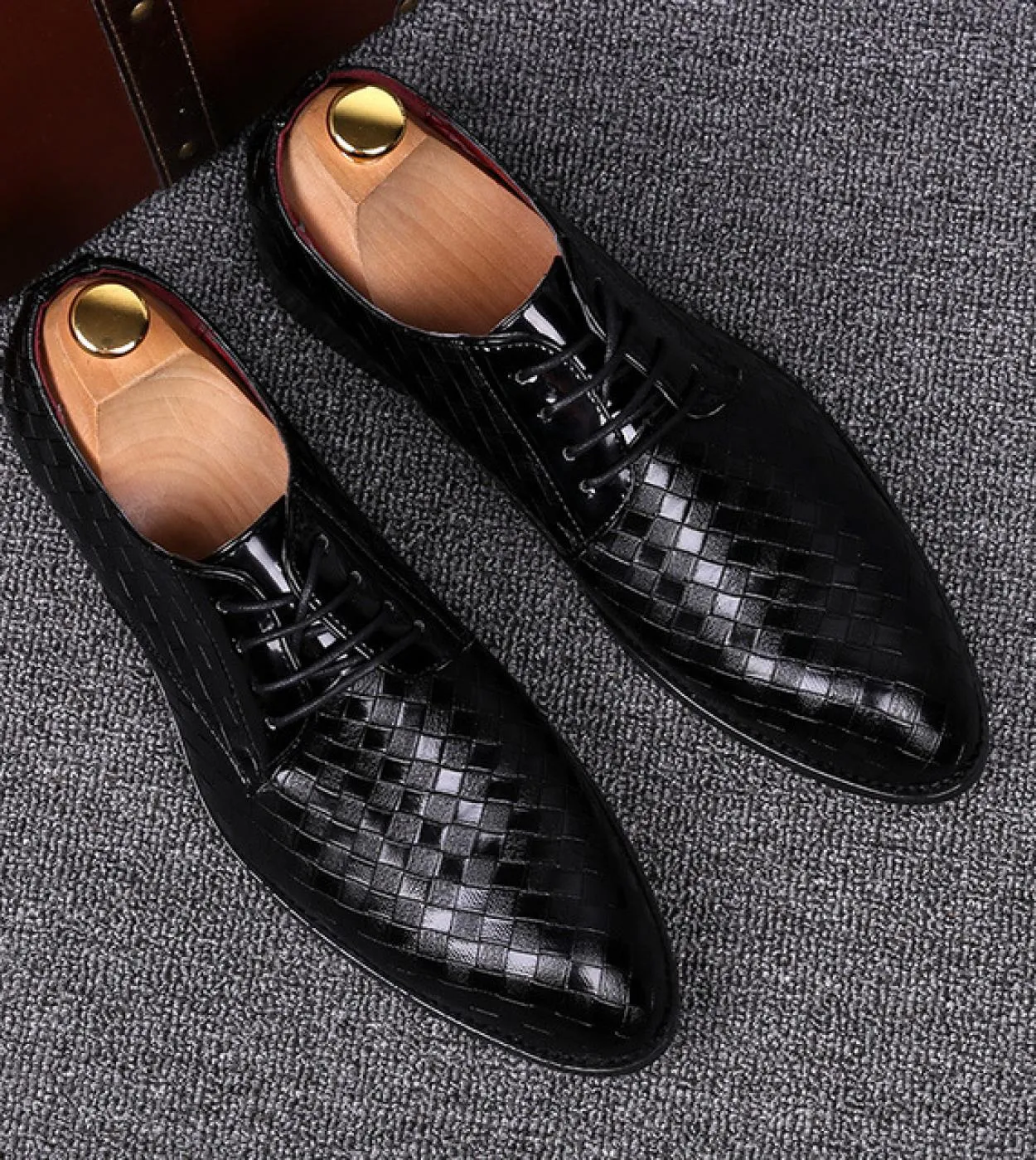 Scarpe da uomo rosse da sposa in pelle Scarpe eleganti da uomo nere rosse 2023 Pelle formale