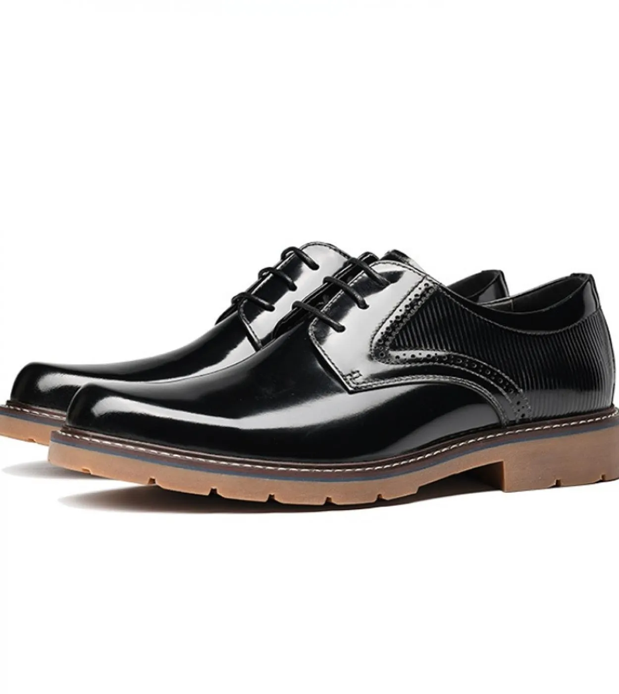 Scarpe eleganti da uomo firmate di tendenza britanniche Scarpe da sposa in pelle verniciata fatte a mano in vera pelle di marca