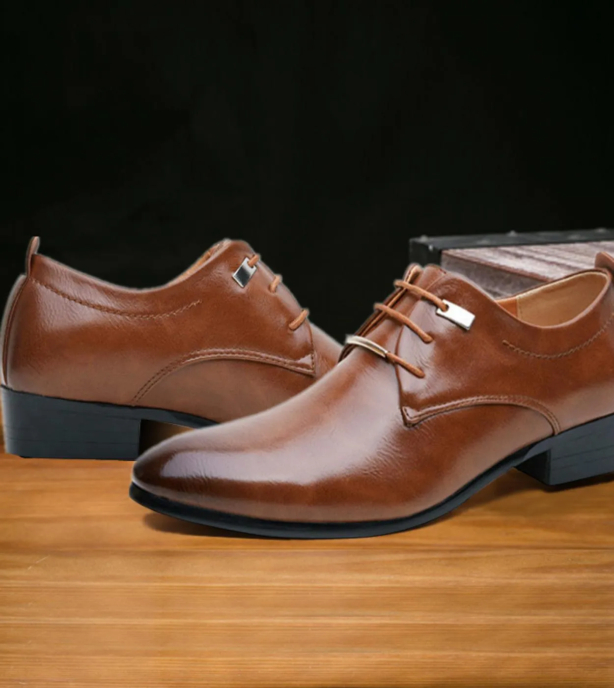 Scarpe formali nere Scarpe eleganti da uomo in pelle verniciata nera italiana