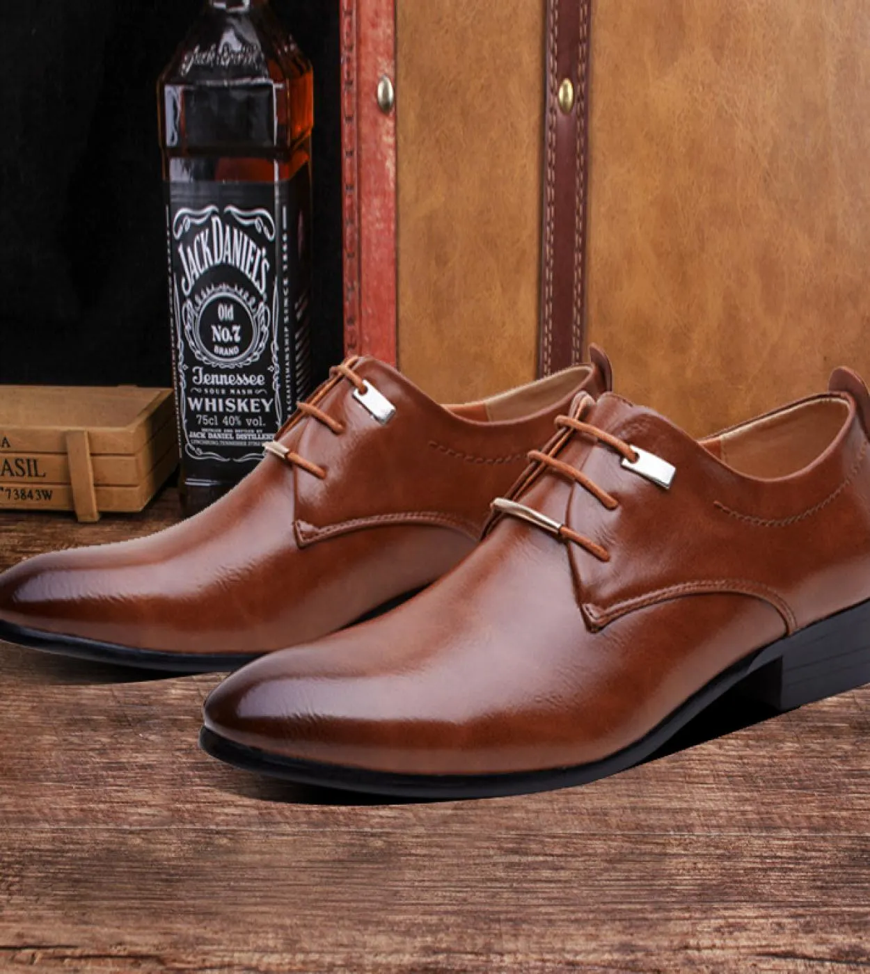 Scarpe formali nere Scarpe eleganti da uomo in pelle verniciata nera italiana