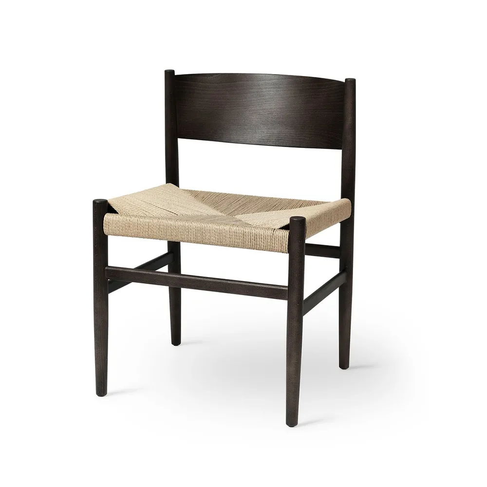 Sedia Nestor.iq{font-size:18px}rovere laccato opaco, seduta in vimini naturale