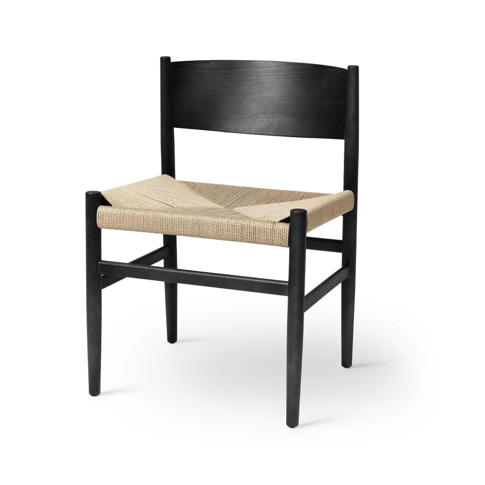 Sedia Nestor.iq{font-size:18px}rovere laccato opaco, seduta in vimini naturale