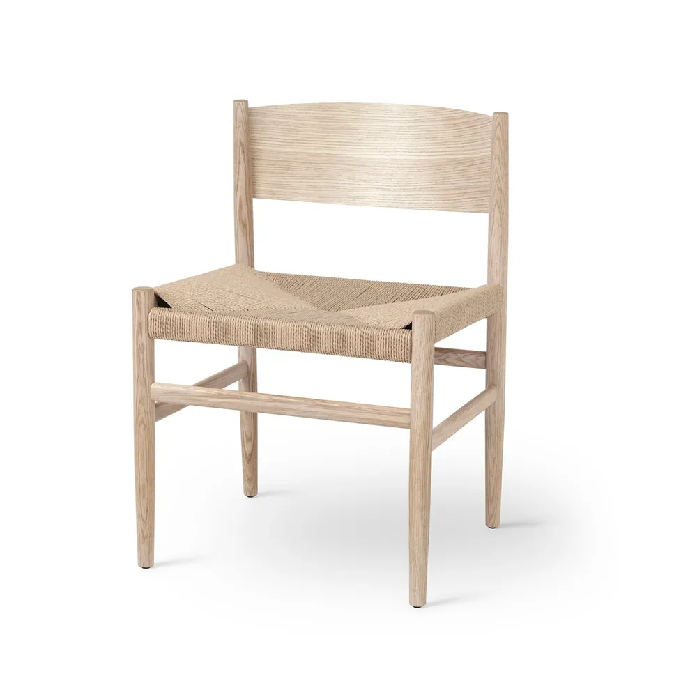 Sedia Nestor.iq{font-size:18px}rovere laccato opaco, seduta in vimini naturale