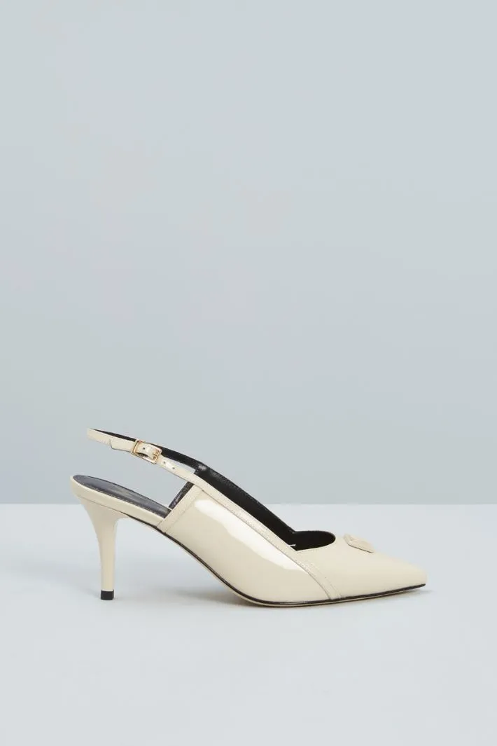 Slingback in vernice