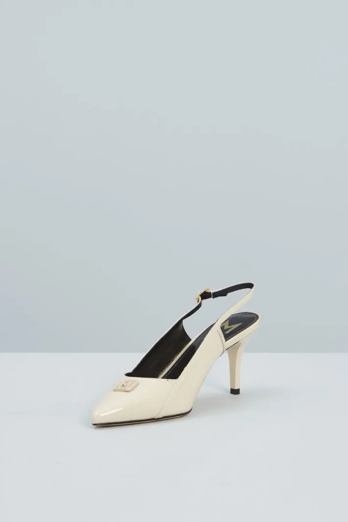 Slingback in vernice