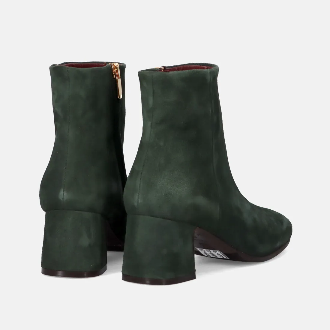 Stivaletto Calpierre in camoscio verde con tacco medio