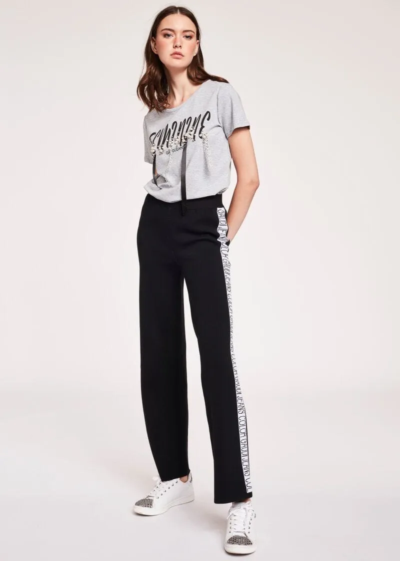 T-shirt con nastri e perle