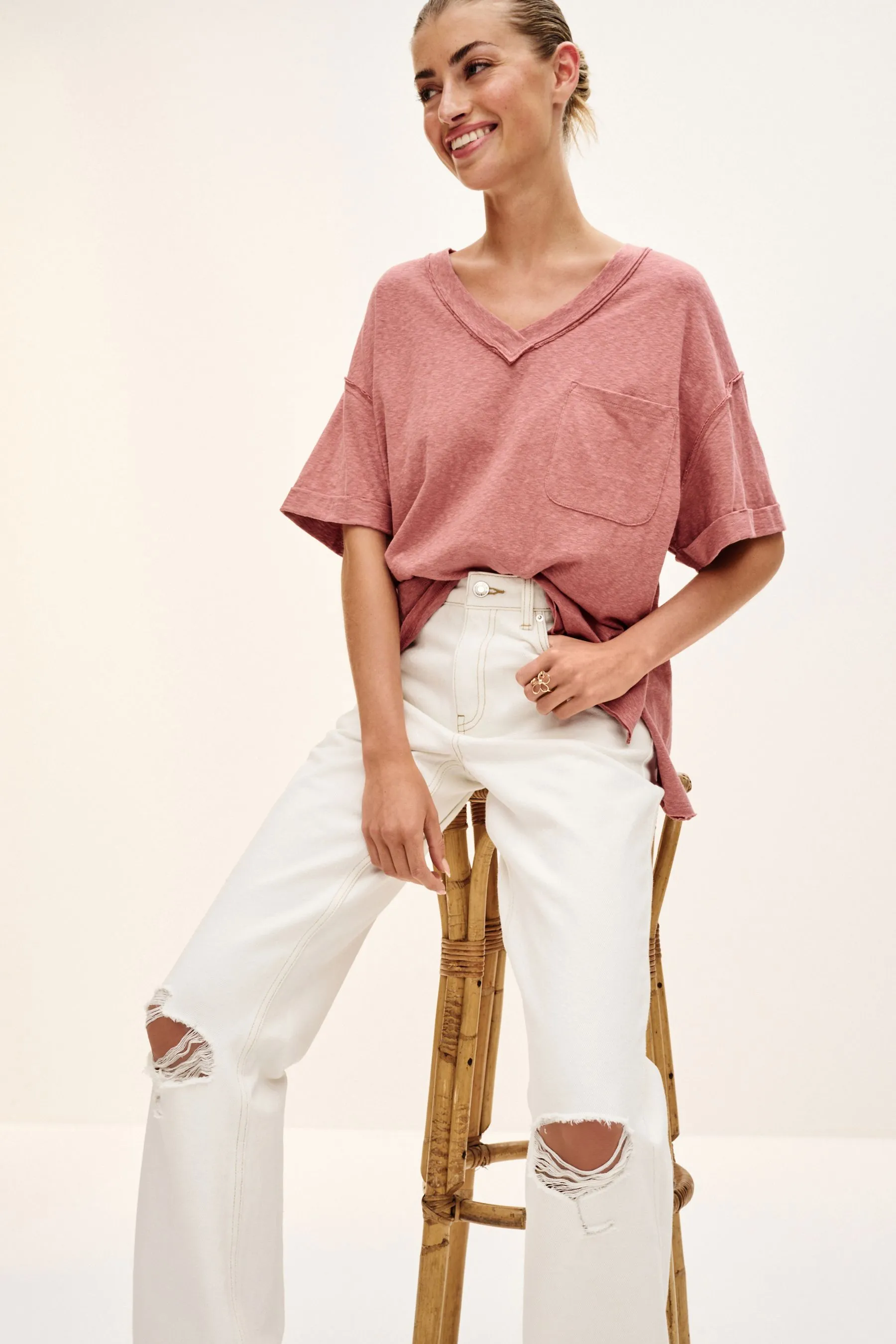 T-shirt oversize effetto lino con tasca e scollo a V